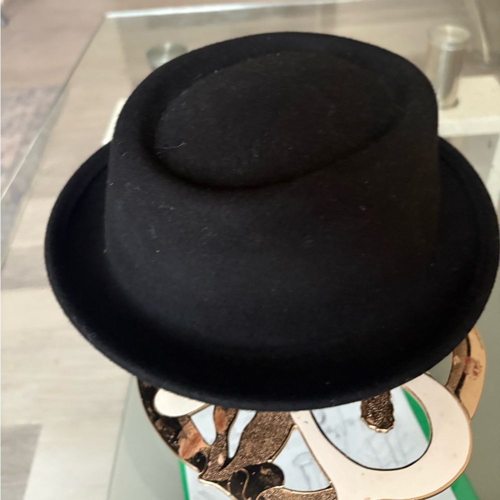 Charm's hat